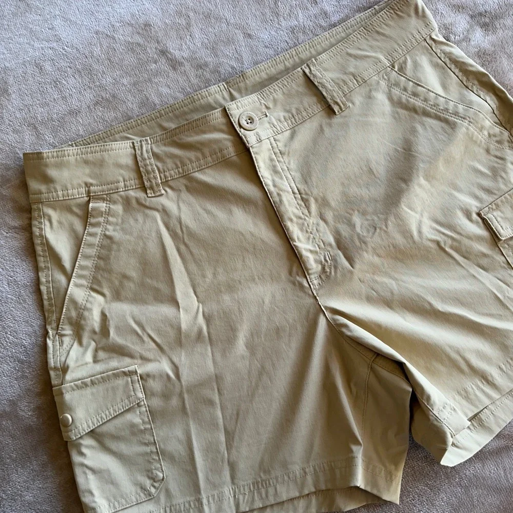 Eddie Bauer Cargo Shorts Women Size 14 Tan Hiking Utility Excellent‎ Breathable